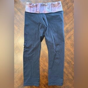 Lululemon Stylish Black and Purple Leggings size 4